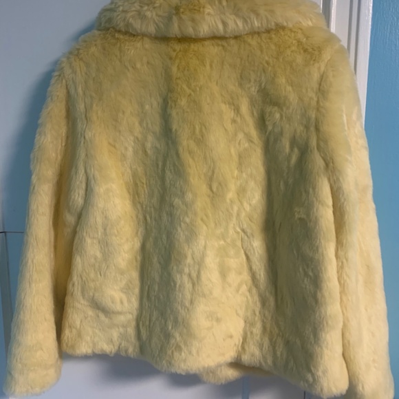Soft yellow plush faux fur jacket - Picture 3 of 5